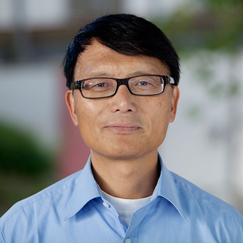 Deliang Chen är professor i fysikalisk meteorologi.